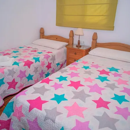 Familiar Con Piscina Privada, A&a Y Cerca Del Pueblo No Se Alquila A Grupos *